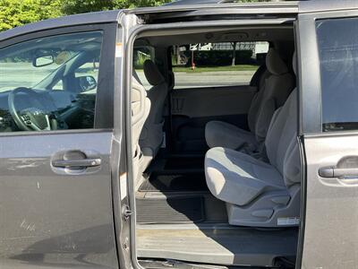 2017 Toyota Sienna LE 7-Passenger - Photo 13 - Acton, MA 01720
