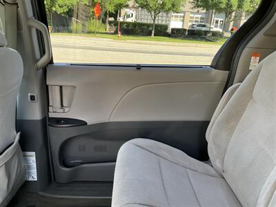 2017 Toyota Sienna LE 7-Passenger - Photo 16 - Acton, MA 01720