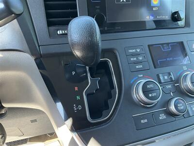 2017 Toyota Sienna LE 7-Passenger - Photo 27 - Acton, MA 01720