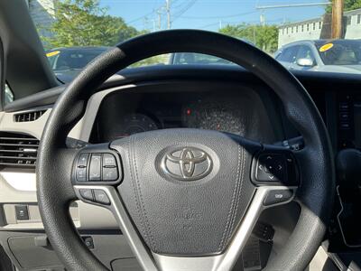 2017 Toyota Sienna LE 7-Passenger - Photo 24 - Acton, MA 01720