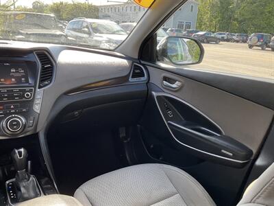 2017 Hyundai SANTA FE SE   - Photo 16 - Acton, MA 01720