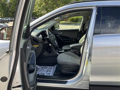 2017 Hyundai SANTA FE SE   - Photo 18 - Acton, MA 01720