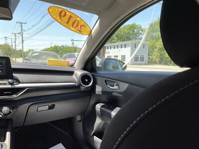 2019 Kia Forte LXS   - Photo 14 - Acton, MA 01720