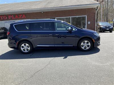 2017 Chrysler Pacifica Touring-L Plus   - Photo 4 - Acton, MA 01720