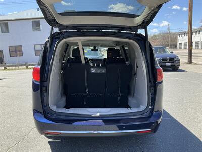 2017 Chrysler Pacifica Touring-L Plus   - Photo 12 - Acton, MA 01720
