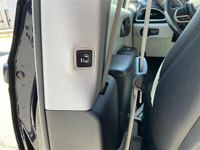 2017 Chrysler Pacifica Touring-L Plus   - Photo 22 - Acton, MA 01720