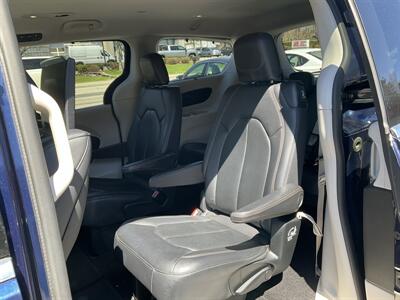 2017 Chrysler Pacifica Touring-L Plus   - Photo 17 - Acton, MA 01720