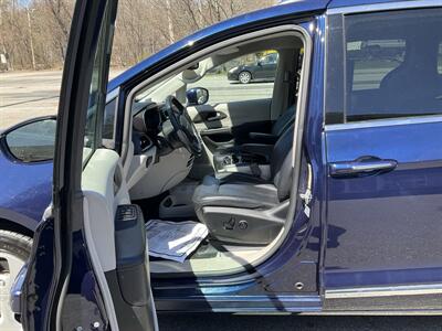 2017 Chrysler Pacifica Touring-L Plus   - Photo 19 - Acton, MA 01720
