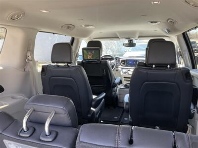 2017 Chrysler Pacifica Touring-L Plus   - Photo 13 - Acton, MA 01720