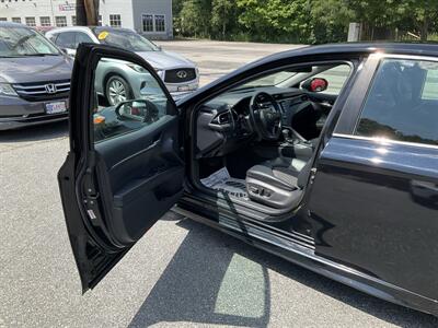 2020 Toyota Camry SE - Photo 19 - Acton, MA 01720
