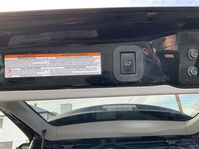 2015 Toyota Sienna XLE Premium 7-Passenger - Photo 10 - Acton, MA 01720