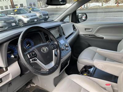 2015 Toyota Sienna XLE Premium 7-Passenger - Photo 15 - Acton, MA 01720