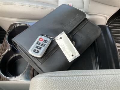 2015 Toyota Sienna XLE Premium 7-Passenger - Photo 24 - Acton, MA 01720