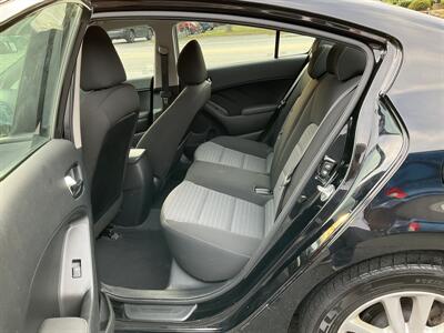2017 Kia Forte S   - Photo 10 - Acton, MA 01720
