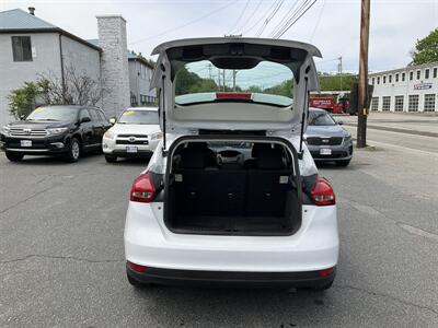 2017 Ford Focus SE   - Photo 11 - Acton, MA 01720