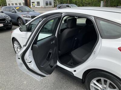 2017 Ford Focus SE   - Photo 13 - Acton, MA 01720