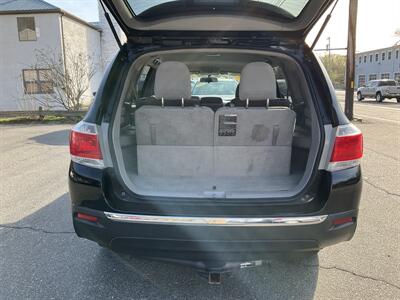 2013 Toyota Highlander Plus   - Photo 12 - Acton, MA 01720