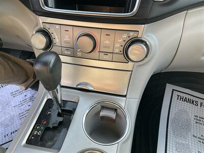 2013 Toyota Highlander Plus   - Photo 35 - Acton, MA 01720