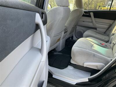 2013 Toyota Highlander Plus   - Photo 14 - Acton, MA 01720