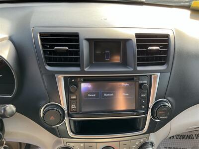 2013 Toyota Highlander Plus   - Photo 31 - Acton, MA 01720