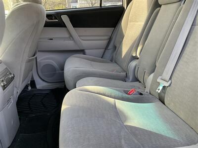 2013 Toyota Highlander Plus   - Photo 15 - Acton, MA 01720