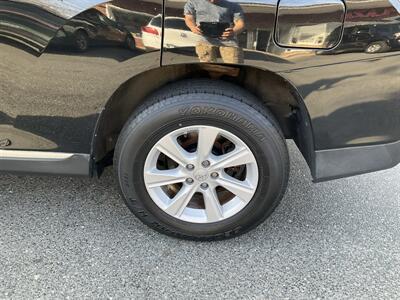 2013 Toyota Highlander Plus   - Photo 11 - Acton, MA 01720