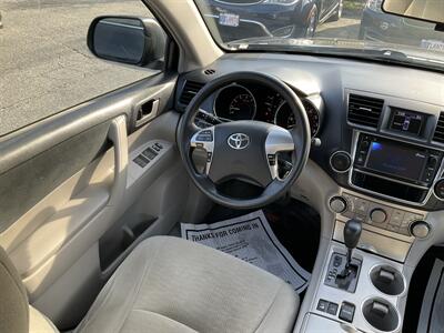 2013 Toyota Highlander Plus   - Photo 18 - Acton, MA 01720