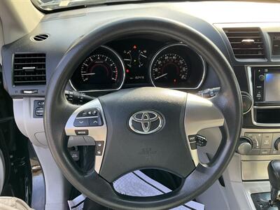 2013 Toyota Highlander Plus   - Photo 24 - Acton, MA 01720
