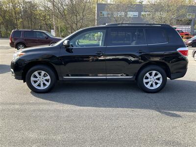 2013 Toyota Highlander Plus   - Photo 8 - Acton, MA 01720
