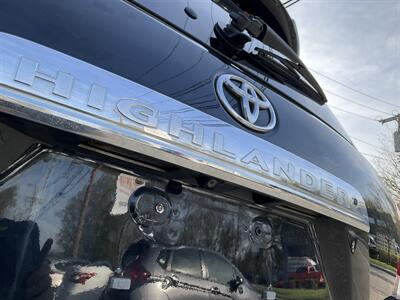 2013 Toyota Highlander Plus   - Photo 10 - Acton, MA 01720