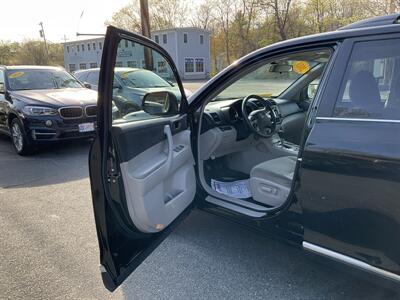 2013 Toyota Highlander Plus   - Photo 20 - Acton, MA 01720