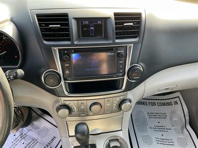 2013 Toyota Highlander Plus   - Photo 30 - Acton, MA 01720