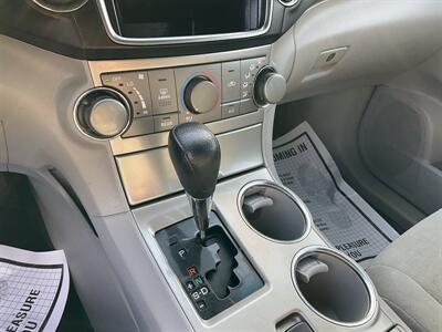 2013 Toyota Highlander Plus   - Photo 34 - Acton, MA 01720