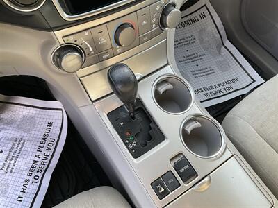 2013 Toyota Highlander Plus   - Photo 36 - Acton, MA 01720