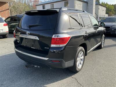 2013 Toyota Highlander Plus   - Photo 5 - Acton, MA 01720