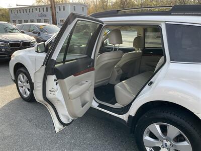 2012 Subaru Outback 2.5i Limited   - Photo 12 - Acton, MA 01720