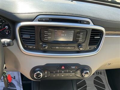 2017 Kia Sorento LX V6 - Photo 25 - Acton, MA 01720