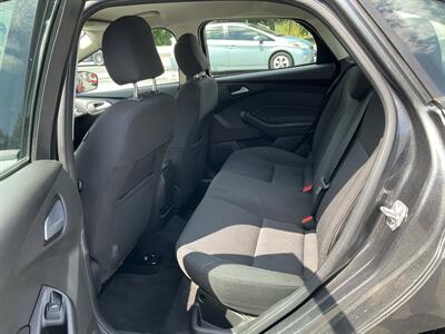 2017 Ford Focus SE   - Photo 11 - Acton, MA 01720
