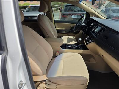2019 Kia Sedona LX - Photo 8 - Canutillo, TX 79835