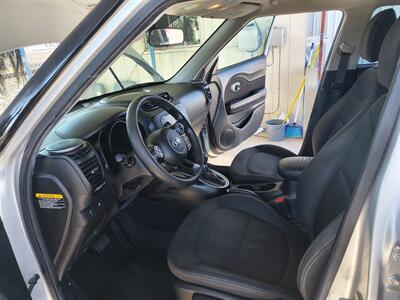 2017 Kia Soul   - Photo 2 - Canutillo, TX 79835