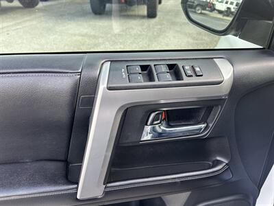 2017 Toyota 4Runner SR5   - Photo 15 - Cleveland, GA 30528