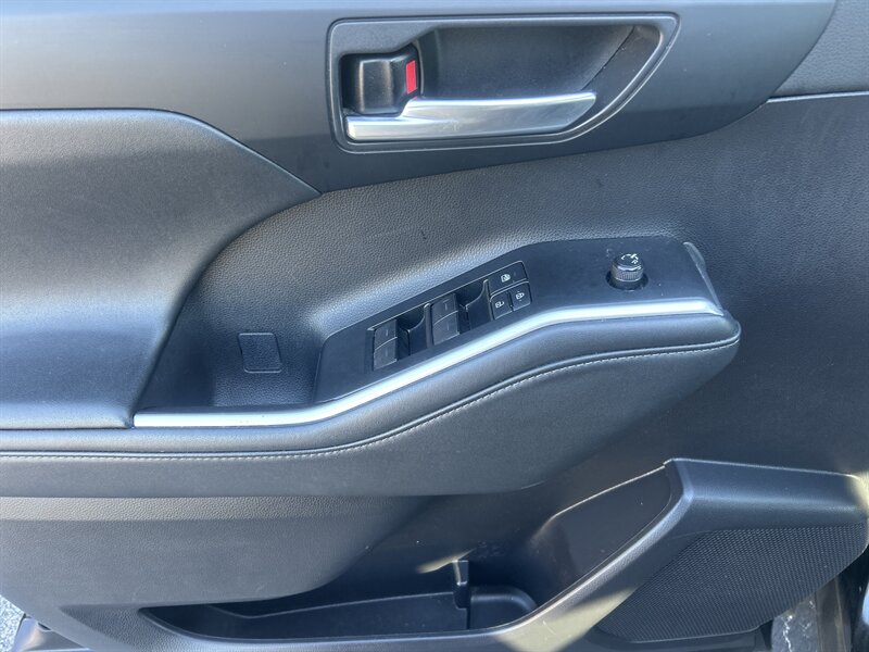 2021 Toyota Highlander XLE - Photo 12 - Cleveland, GA 30528