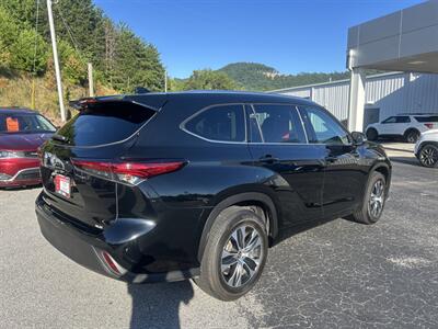 2021 Toyota Highlander XLE - Photo 7 - Cleveland, GA 30528