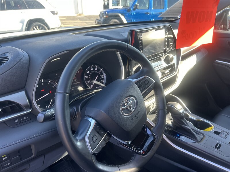 2021 Toyota Highlander XLE - Photo 17 - Cleveland, GA 30528