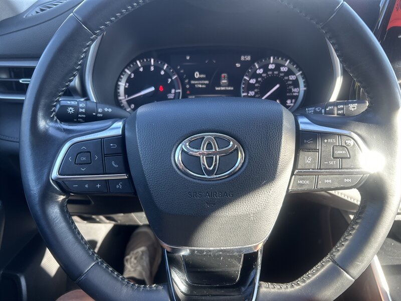 2021 Toyota Highlander XLE - Photo 19 - Cleveland, GA 30528