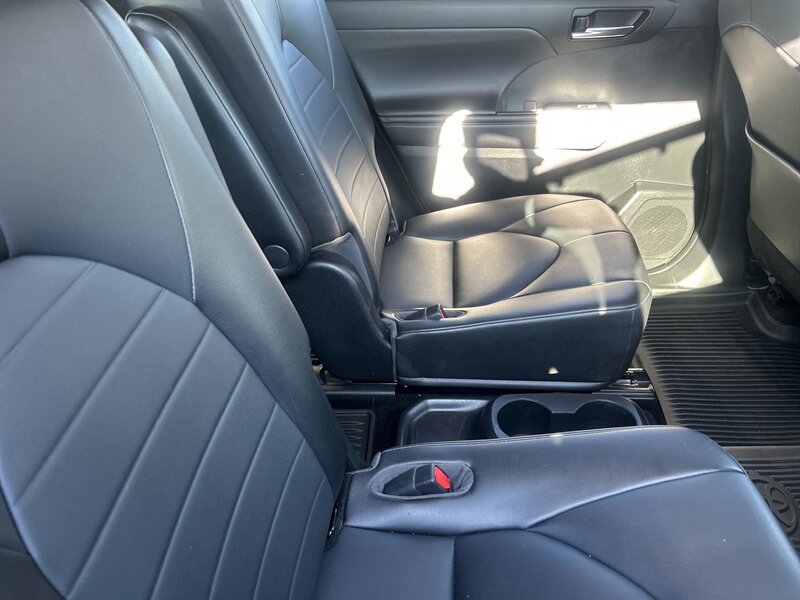 2021 Toyota Highlander XLE - Photo 49 - Cleveland, GA 30528