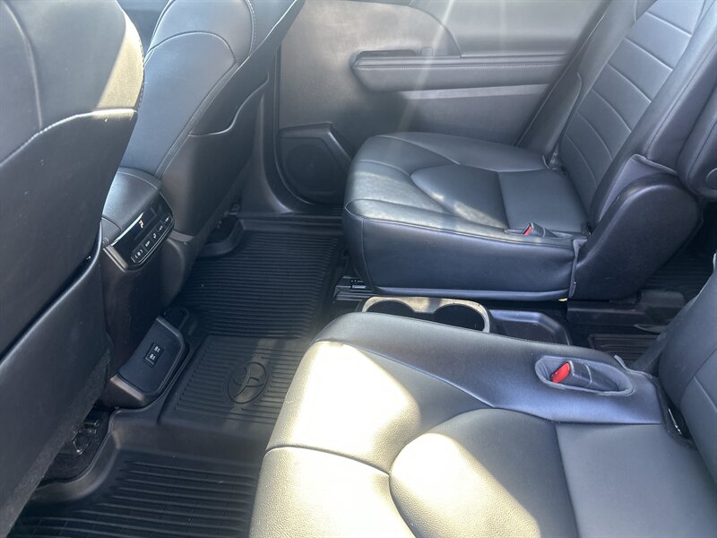 2021 Toyota Highlander XLE - Photo 36 - Cleveland, GA 30528