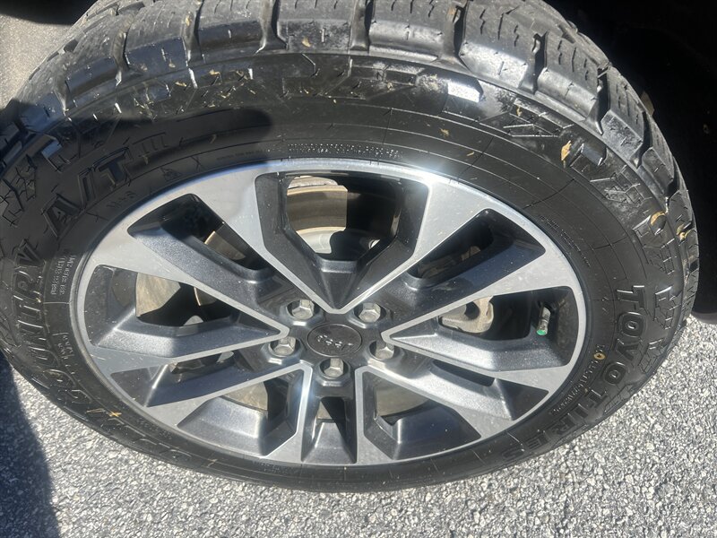 2022 Jeep Grand Cherokee L Overland - Photo 40 - Cleveland, GA 30528