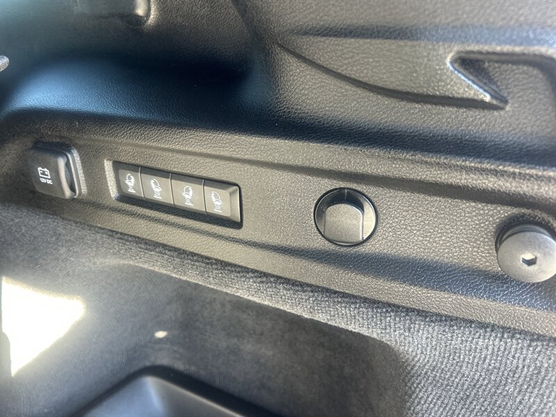 2022 Jeep Grand Cherokee L Overland - Photo 53 - Cleveland, GA 30528