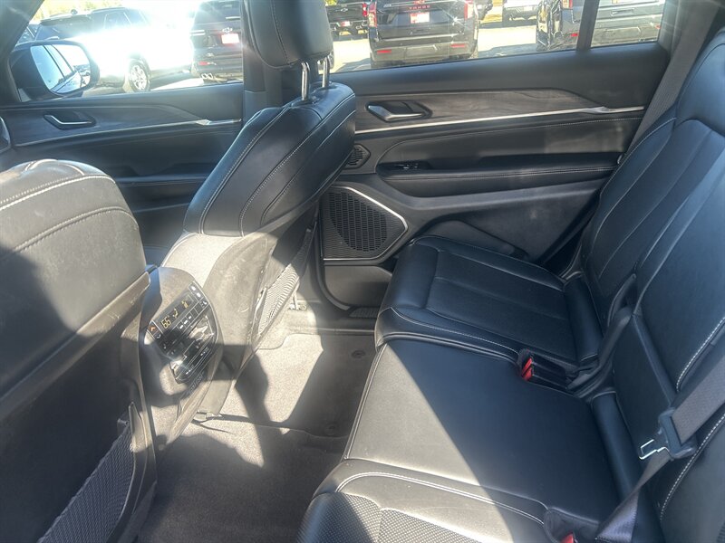 2022 Jeep Grand Cherokee L Overland - Photo 45 - Cleveland, GA 30528